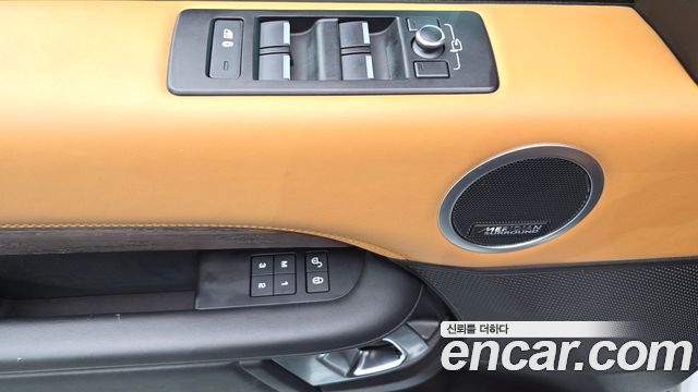 Land Rover Discovery 2019 — photo 33