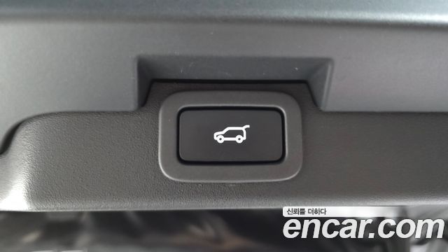 Land Rover Discovery 2019 — photo 34