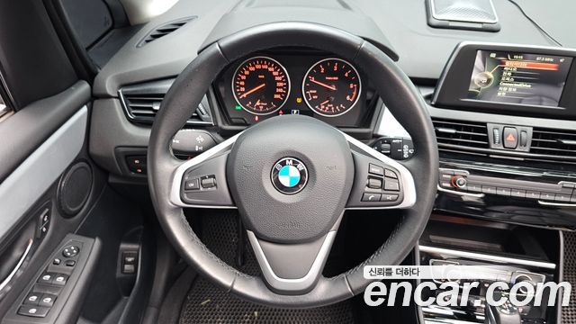 BMW 2-Series 2017 — photo 12