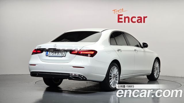 Mercedes-Benz E-Class 2023 — photo 2