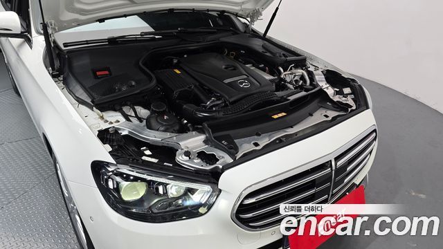Mercedes-Benz E-Class 2023 — photo 6
