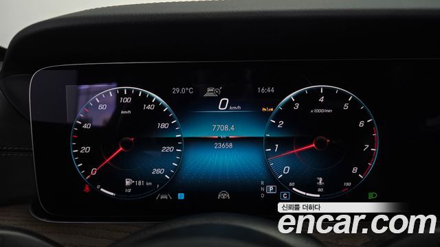 Mercedes-Benz E-Class 2023 — photo 8