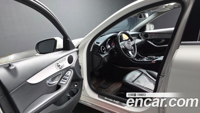 Mercedes-Benz C-Class 2018 — photo 13