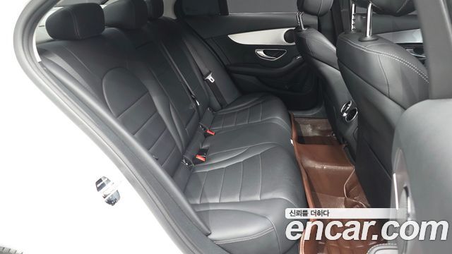 Mercedes-Benz C-Class 2018 — photo 18