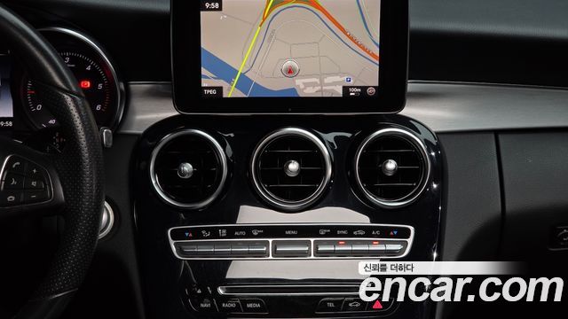 Mercedes-Benz C-Class 2018 — photo 20