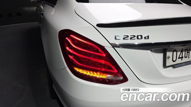 Mercedes-Benz C-Class 2018 — photo 9