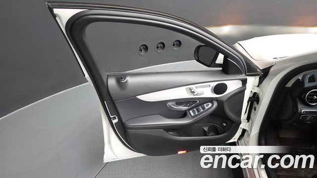 Mercedes-Benz C-Class 2018 — photo 14