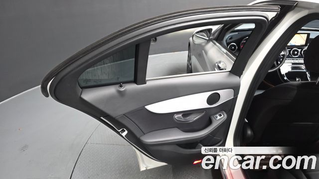 Mercedes-Benz C-Class 2018 — photo 15