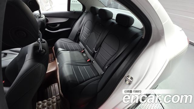 Mercedes-Benz C-Class 2018 — photo 16