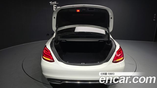 Mercedes-Benz C-Class 2018 — photo 27
