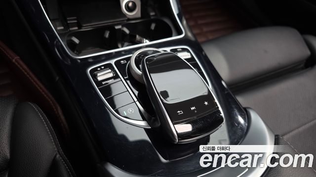 Mercedes-Benz C-Class 2018 — photo 29