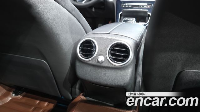 Mercedes-Benz C-Class 2018 — photo 33