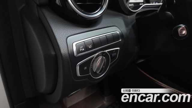 Mercedes-Benz C-Class 2018 — photo 38