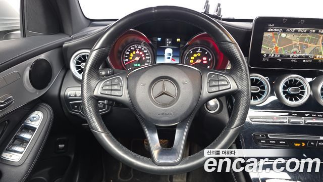 Mercedes-Benz GLC-Class 2018 — photo 19