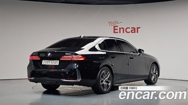 BMW 5-Series 2024 — photo 2