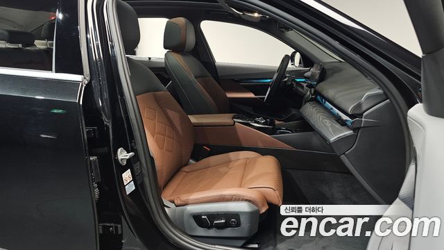 BMW 5-Series 2024 — photo 10