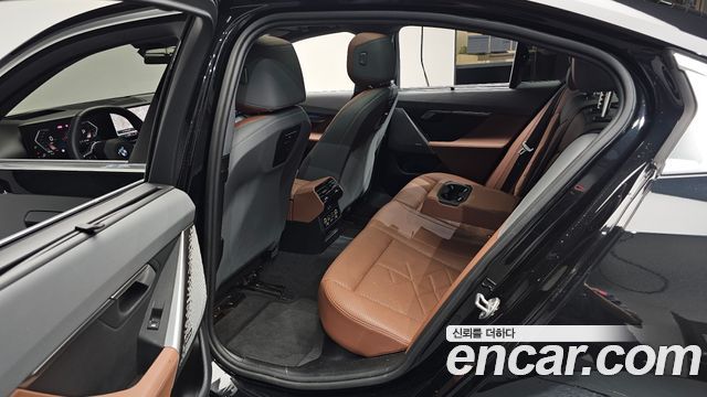 BMW 5-Series 2024 — photo 12