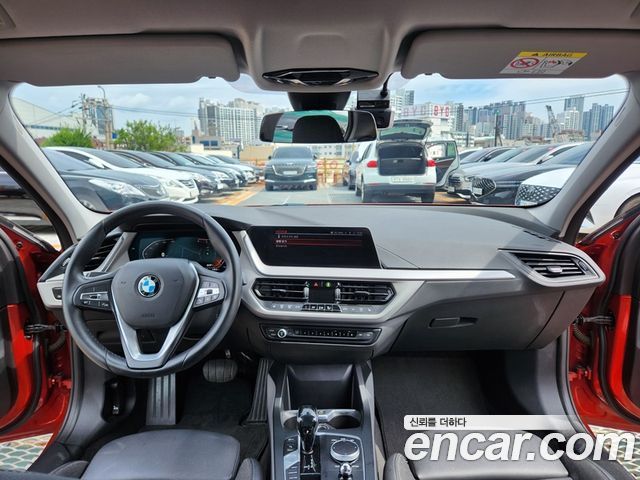BMW 1-Series 2021 — photo 11