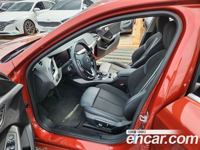 BMW 1-Series 2021 — photo 12