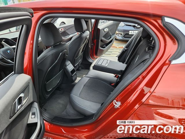 BMW 1-Series 2021 — photo 14