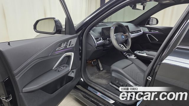 BMW iX1 2023 — photo 13