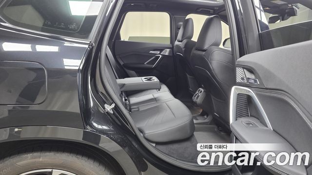BMW iX1 2023 — photo 17