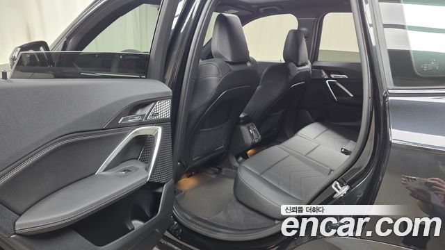BMW iX1 2023 — photo 18