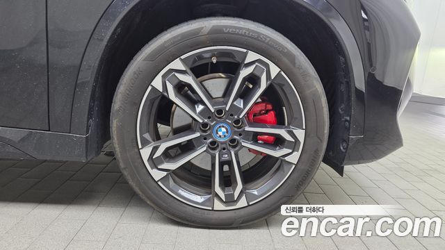 BMW iX1 2023 — photo 7