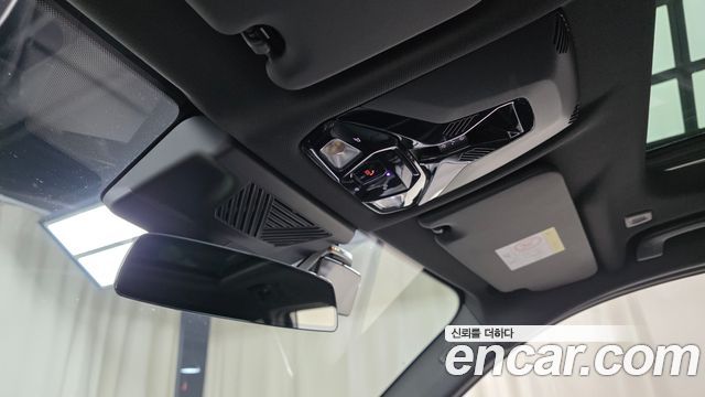 BMW iX1 2023 — photo 28