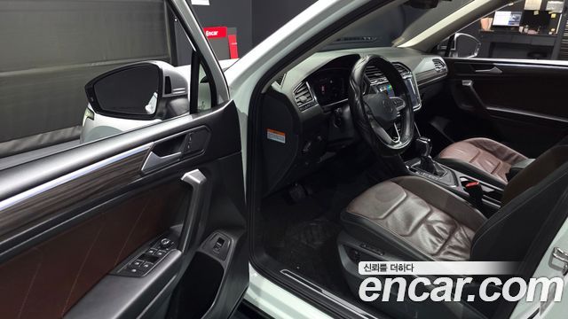 Volkswagen Tiguan 2023 — photo 13