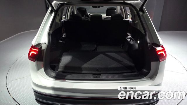 Volkswagen Tiguan 2023 — photo 26