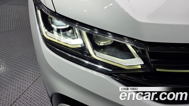 Volkswagen Tiguan 2023 — photo 8