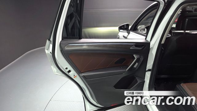 Volkswagen Tiguan 2023 — photo 15