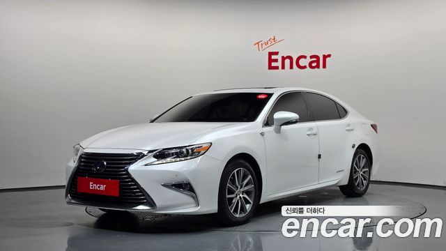 Lexus ES 2017 — photo 1