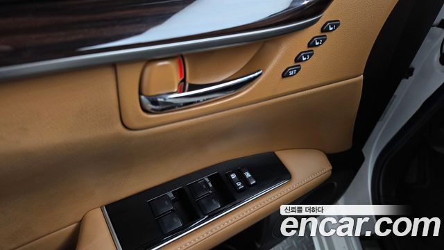 Lexus ES 2017 — photo 19