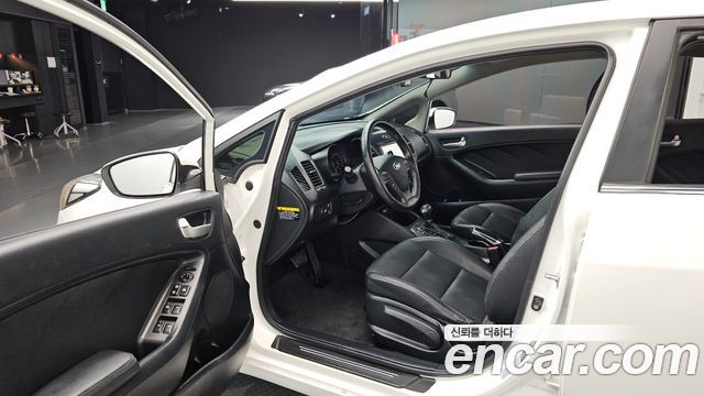 Kia K3 2015 — photo 13