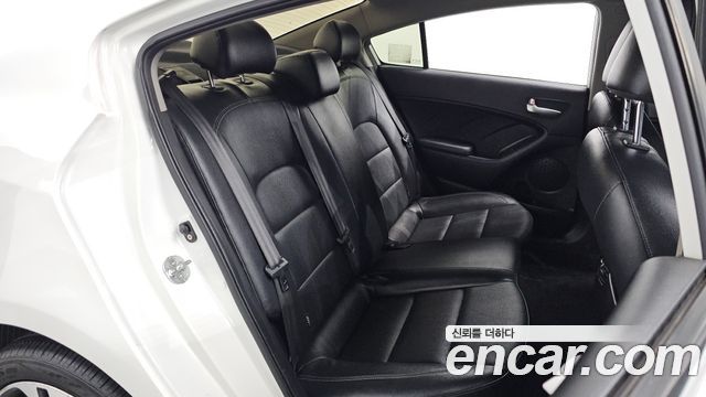 Kia K3 2015 — photo 17