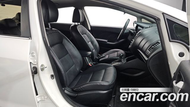 Kia K3 2015 — photo 18