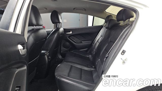 Kia K3 2015 — photo 16