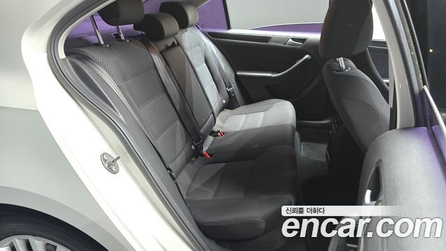 Volkswagen Jetta 2014 — photo 11