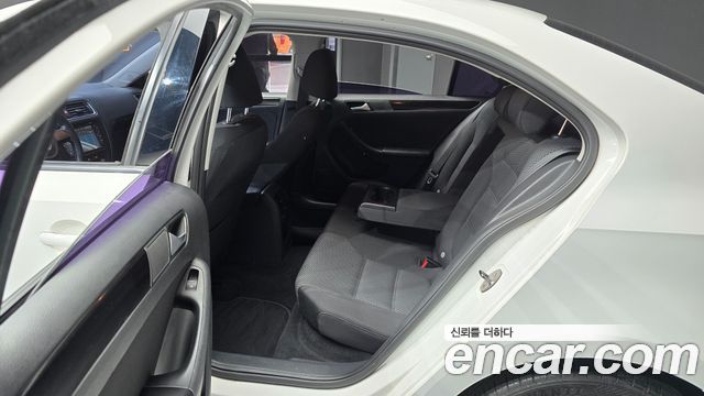 Volkswagen Jetta 2014 — photo 12