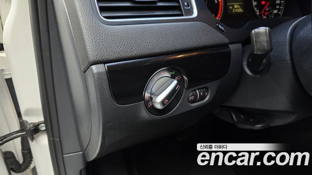 Volkswagen Jetta 2014 — photo 16