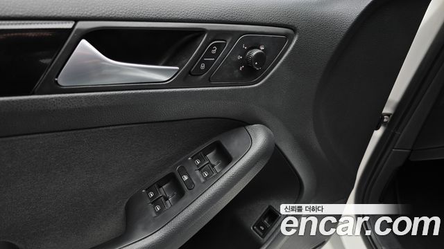 Volkswagen Jetta 2014 — photo 17
