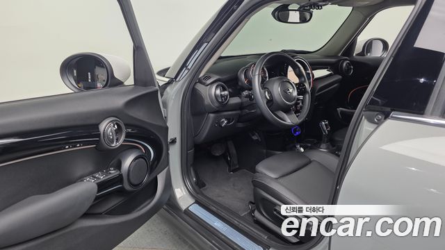 Mini Cooper 2023 — photo 13