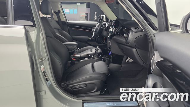 Mini Cooper 2023 — photo 17