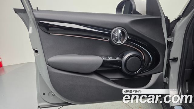Mini Cooper 2023 — photo 14