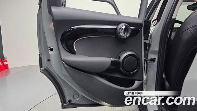 Mini Cooper 2023 — photo 15