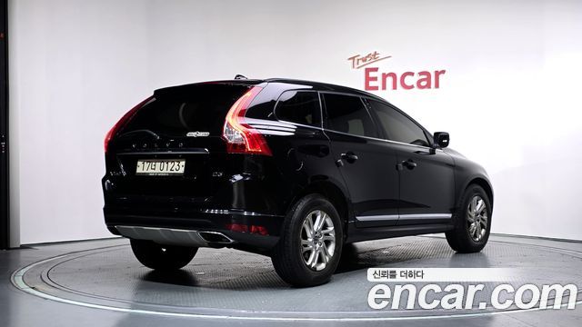 Volvo XC60 2017 — photo 2
