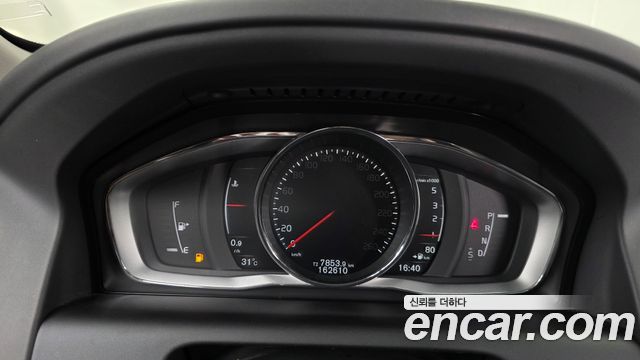 Volvo XC60 2017 — photo 8
