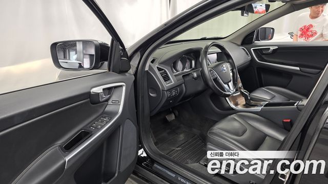 Volvo XC60 2017 — photo 10